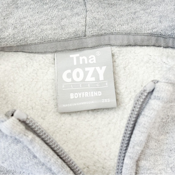 Aritzia cropped boyfriend hoodie - Picture 4 of 5